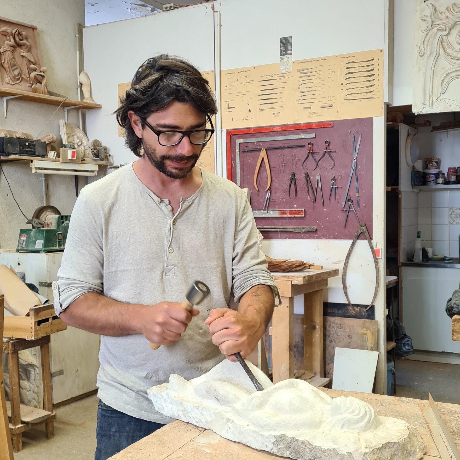 Romain Trichet formateur en modelage, sculpture et moulage à l'Académie des Arts d'Avignon