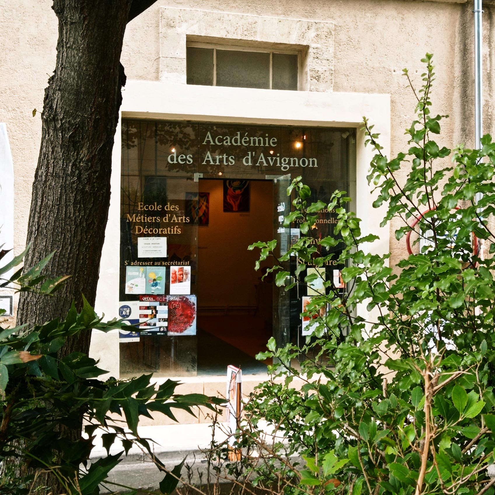 Entrée de l'Académie des Arts d'Avignon